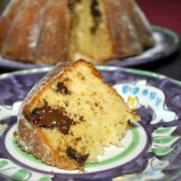 Torta mandorle e yogurt con cuore fondente