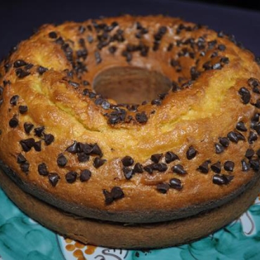 Ciambella al limone con gocce di cioccolato