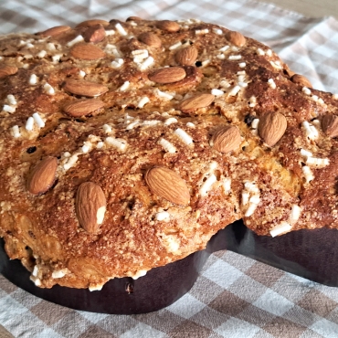 Colomba uvetta e gocce di cioccolato