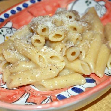 Pasta alla crema di cipolle e mela