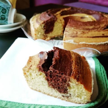 Ciambellone bicolore al rum