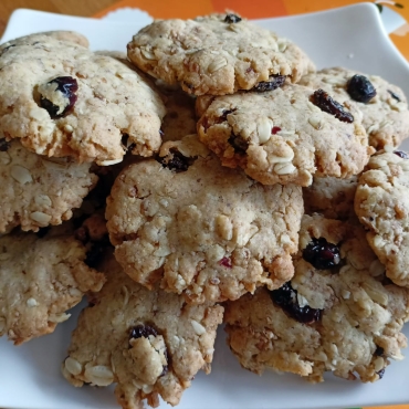 Biscotti integrali avena, cereali e frutti rossi