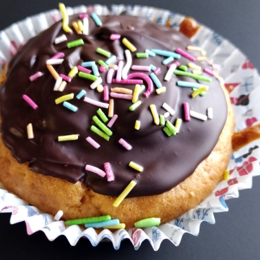 Cupcake arcobaleno yogurt e cioccolato