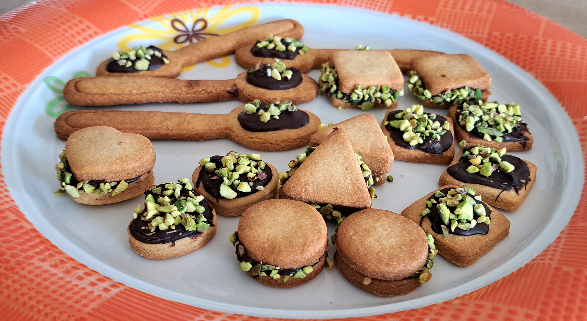 Biscotti cioccolato e granella di pistacchi