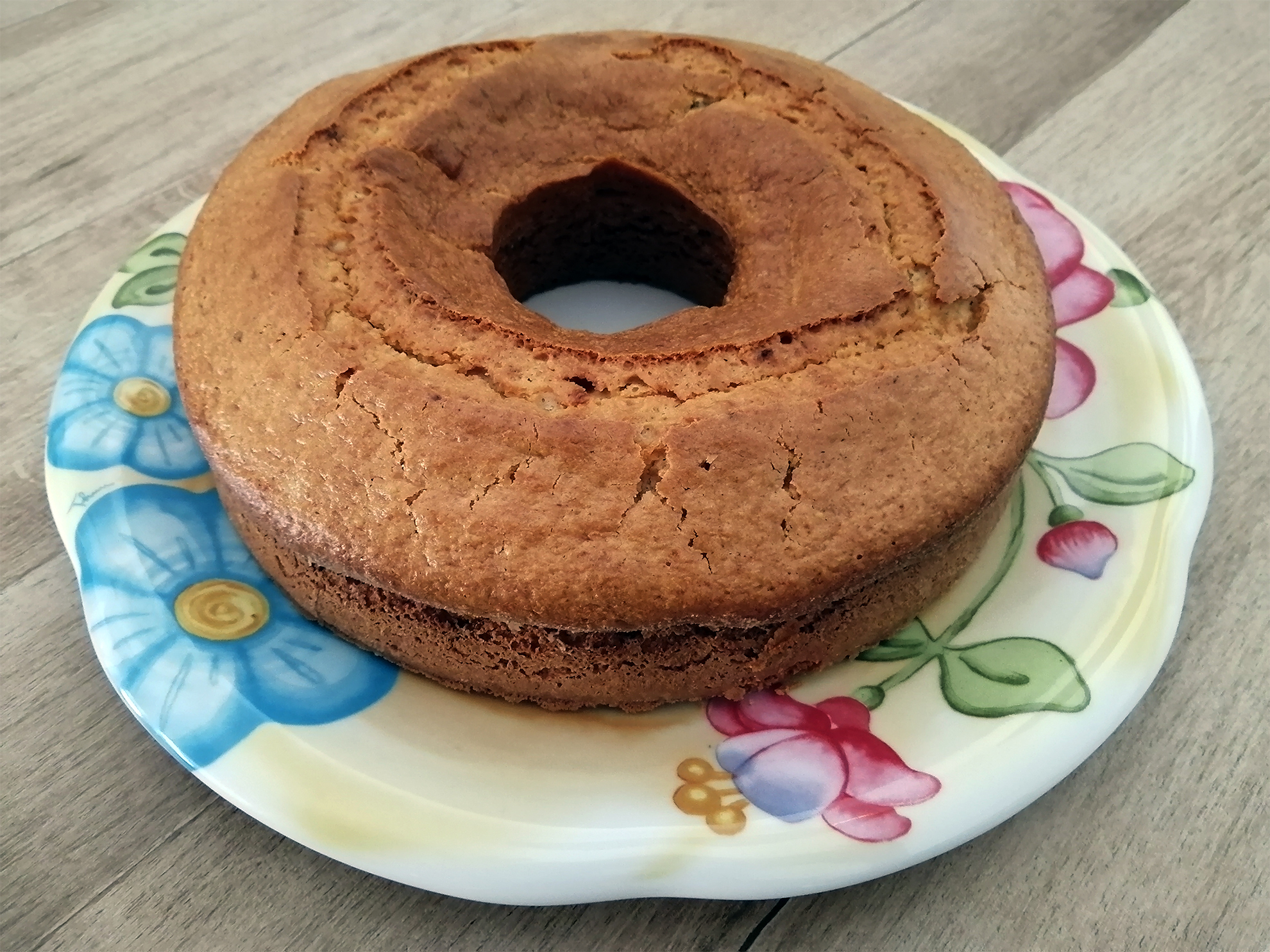 Ciambellone al latte con cocco e uvetta