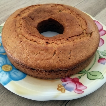 Ciambellone al latte con cocco e uvetta