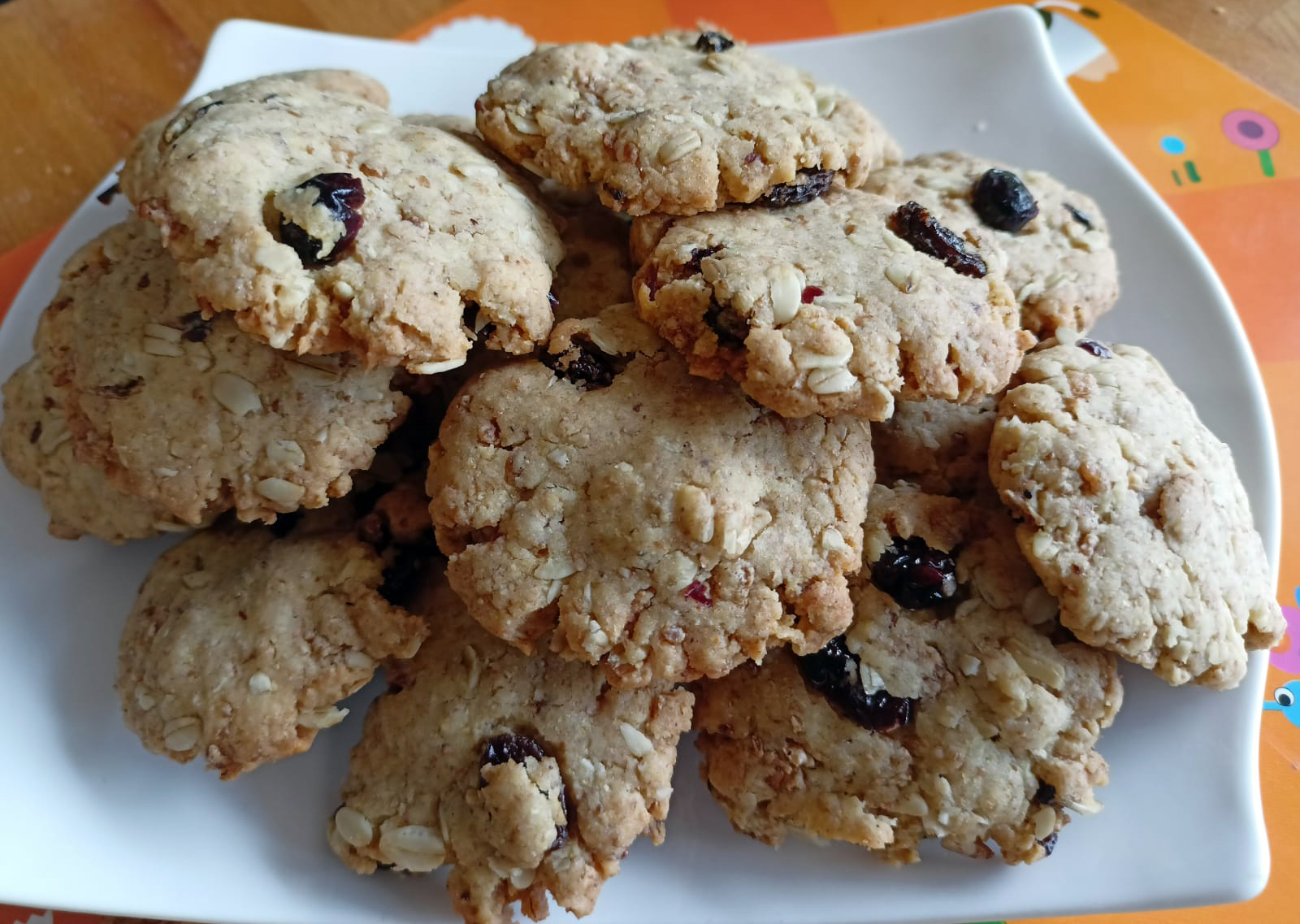 Biscotti integrali avena, cereali e frutti rossi